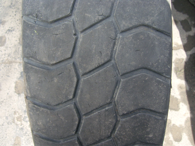 Opona używana 315/80R22.5 Bridgestone BIEŻNIKOWANA