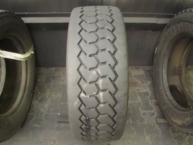 Opona używana 315/60R22.5 Michelin BIEZNIKOWANA