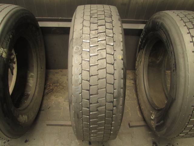 Opona używana 315/70R22.5 Bridgestone BIEZNIKOWANA