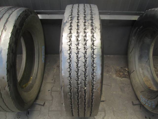 Opona używana 275/70R22.5 Hankook BIEZNIKOWANA