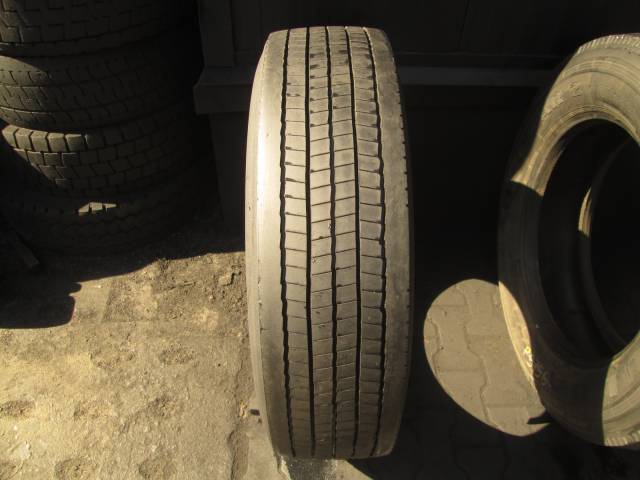 Opona używana 275/70R22.5 Dunlop BIEZNIKOWANA