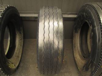 Opona używana 305/70R22,5 Pirelli BIEŻNIKOWANA