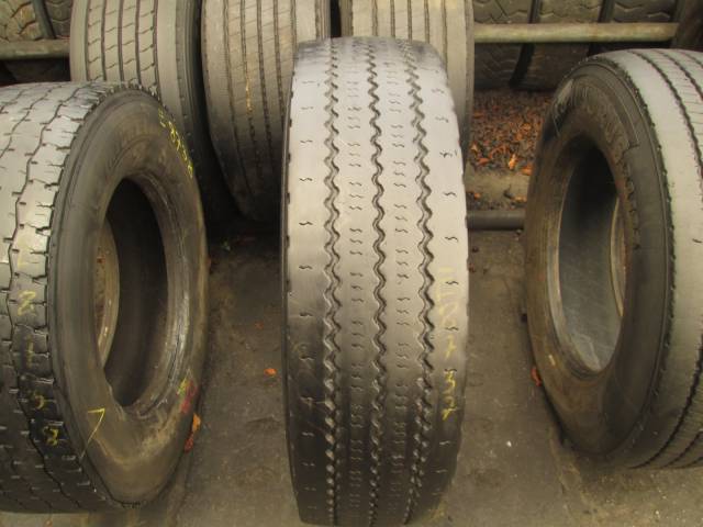 Opona używana 315/80R22,5 Uniroyal FW100