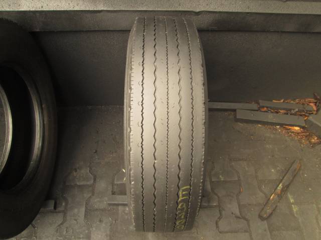 Opona używana 205/75R17,5 Uniroyal MONOPLY R2000