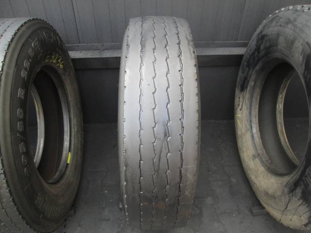 Opona używana 295/80R22,5 Goodyear WTS