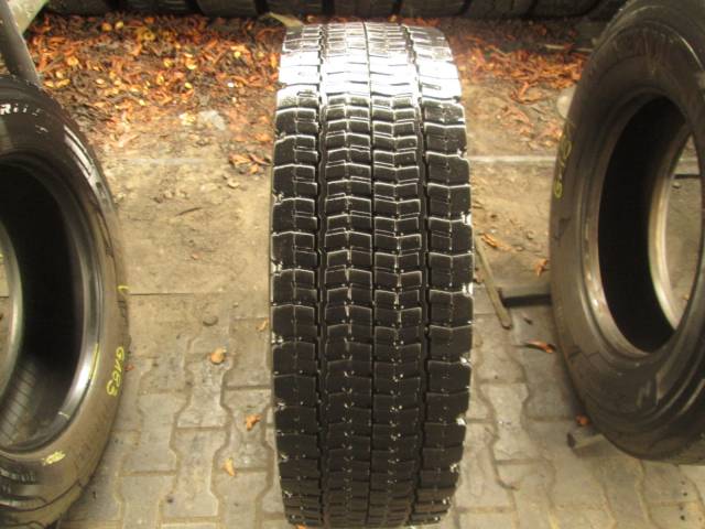 Opona używana 275/70R22,5 Dunlop BIEŻNIKOWANA