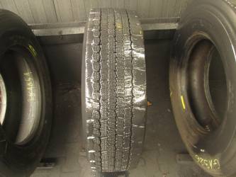 Opona używana 275/70R22,5 Pirelli BIEŻNIKOWANA