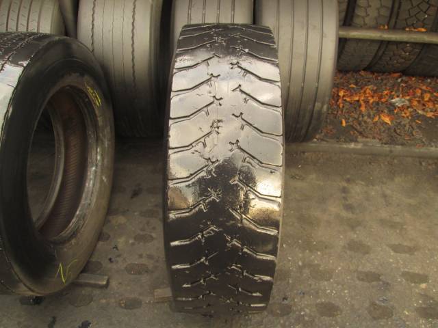Opona używana 315/70R22,5 Bridgestone BIEŻNIKOWANA