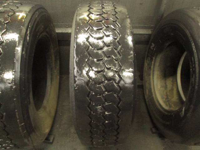 Opona używana 385/65R22,5 Dunlop BIEŻNIKOWANA