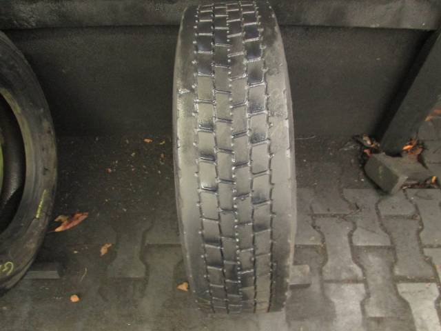Opona używana 205/75R17,5 Firestone BIEŻNIKOWANA