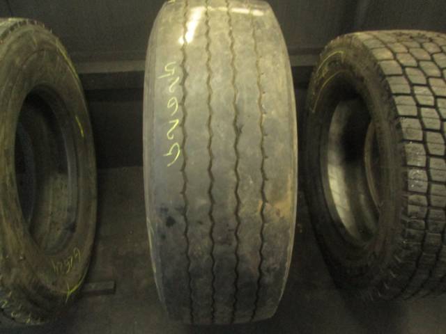 Opona używana 385/65R22,5 Bridgestone BIEŻNIKOWANA