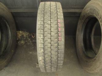 Opona używana 275/70R22,5 Pirelli BIEŻNIKOWANA