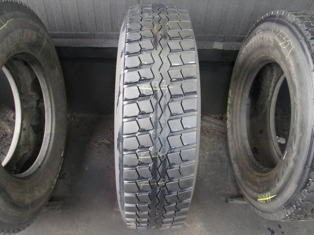 Opona używana 295/80R22,5 Hankook BIEŻNIKOWANA