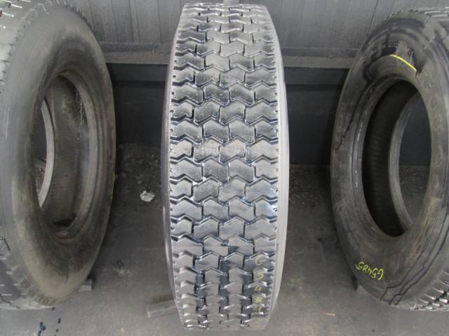 Opona używana 295/80R22,5 Dunlop BIEŻNIKOWANA