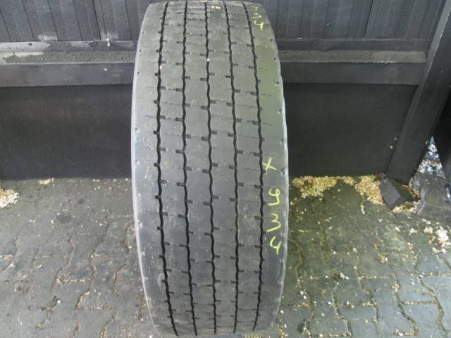 Opona używana 315/60R22,5 Bridgestone BIEŻNIKOWANA