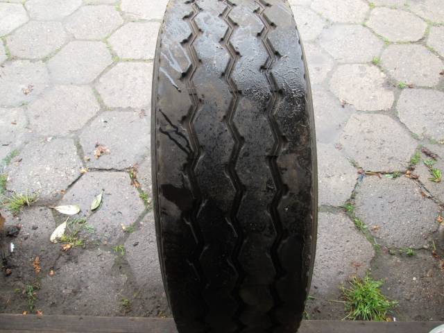 Opona używana 315/60R22,5 Bridgestone BIEŻNIKOWANA