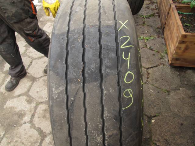 Opona używana 385/65R22,5 Bridgestone BIEŻNIKOWANA