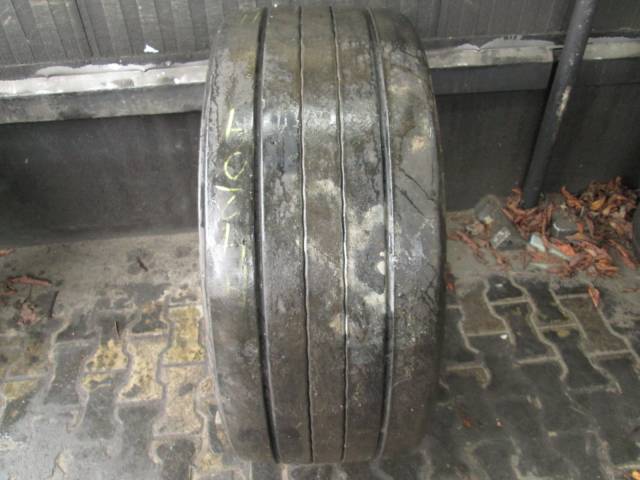 Opona używana 385/55R22,5 Bridgestone BIEŻNIKOWANA