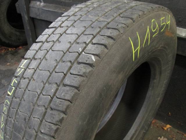 Opona używana 235/75R17,5 Continental BIEŻNIKOWANA