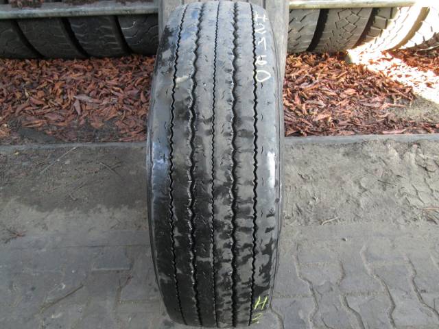 Opona używana 235/75R17,5 Uniroyal R2000