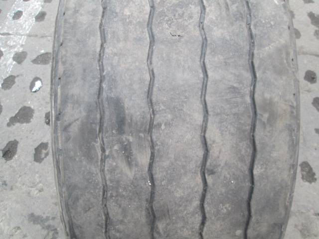 Opona używana 385/55R22,5 Bridgestone BIEŻNIKOWANA