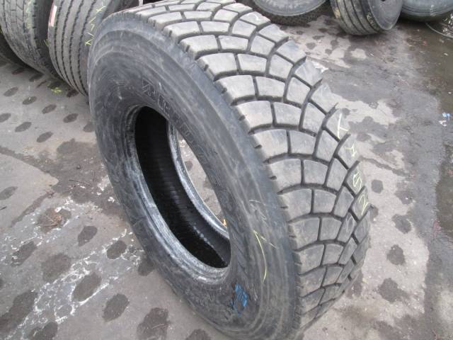 Opona używana 315/80R22,5 Bridgestone BIEŻNIKOWANA