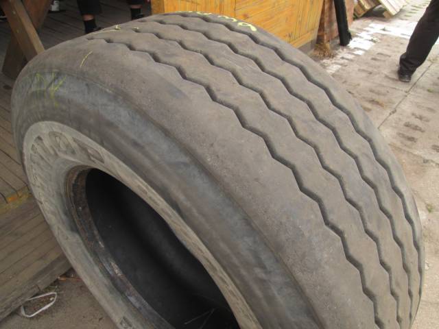 Opona używana 385/65R22,5 Dunlop BIEŻNIKOWANA