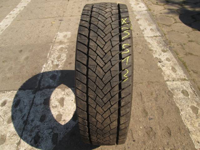 Opona używana 305/70R22,5 Goodyear KMAX D