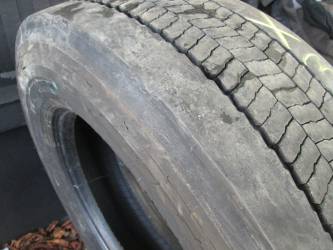 Opona używana 275/70R22,5 Pirelli MC01