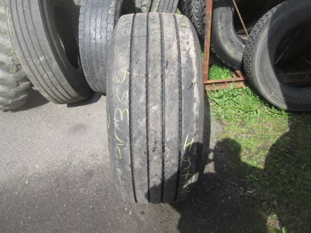 Opona używana 385/55R22,5 Goodyear BIEŻNIKOWANA