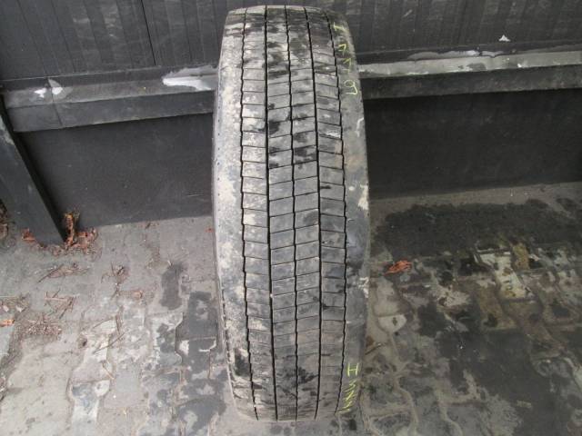 Opona używana 295/80R22,5 Dunlop BIEŻNIKOWANA