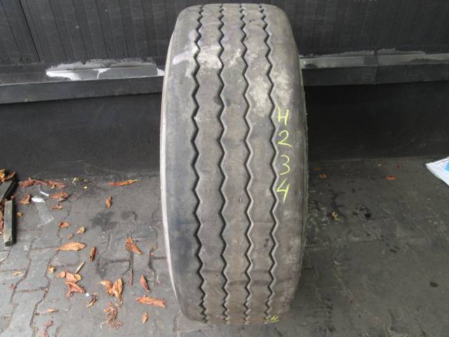 Opona używana 385/65R22,5 Pirelli BIEŻNIKOWANA