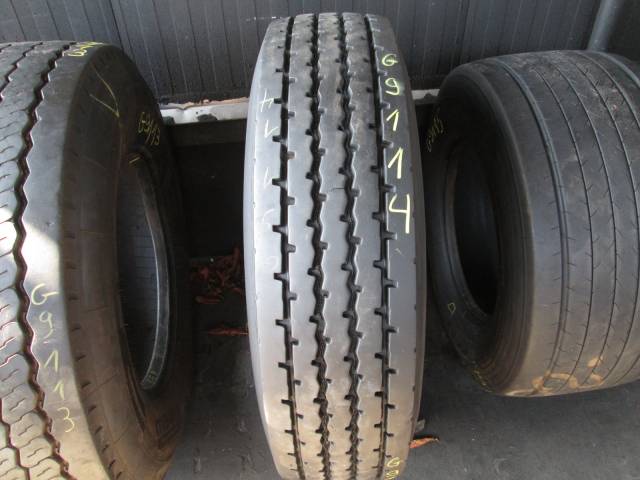 Opona używana 315/80R22,5 Bridgestone BIEŻNIKOWANA