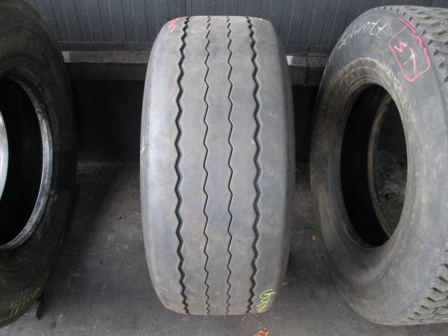 Opona używana 385/55R22,5 Pirelli ST01