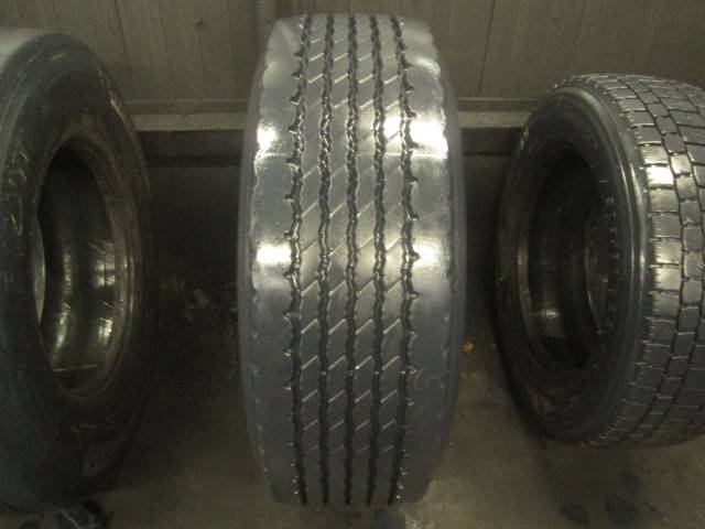 Opona używana 385/65R22,5 Dunlop BIEŻNIKOWANA
