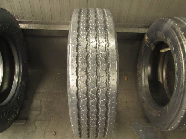 Opona używana 305/70R22,5 Michelin BIEŻNIKOWANA