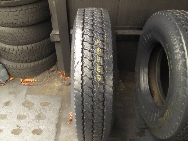 Opona używana 12R22,5 Goodyear BIEŻNIKOWANA