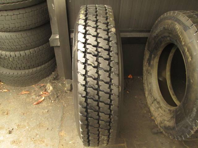 Opona używana 12R22,5 Goodyear BIEŻNIKOWANA
