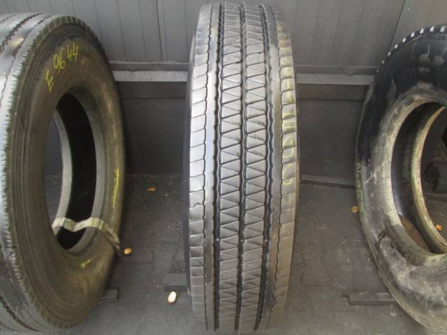 Opona używana 12R22,5 PNEUMANT BIEŻNIKOWANA