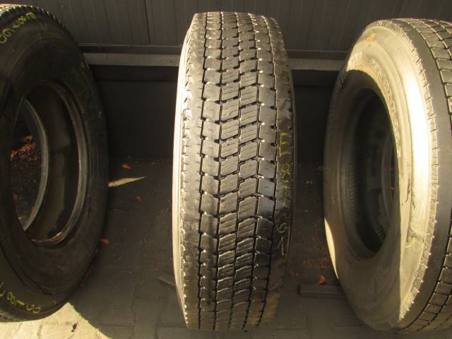 Opona używana 295/80R22,5 Michelin BIEŻNIKOWANA