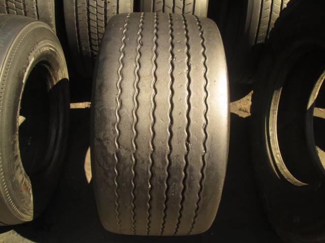 Opona używana 435/50R19,5 Goodyear BIEŻNIKOWANA