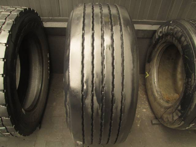 Opona używana 385/55R22,5 Dunlop BIEŻNIKOWANA