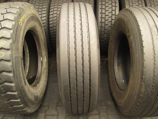 Opona używana 315/80R22,5 Bridgestone BIEŻNIKOWANA