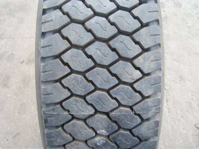 Opona używana 295/80R22,5 Goodyear BIEŻNIKOWANA