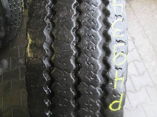 Opona używana 315/80R22,5 Semperit SNOW FRONT