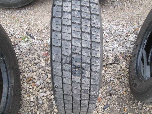 Opona używana 215/75R17.5 Pirelli BIEZNIKOWANA