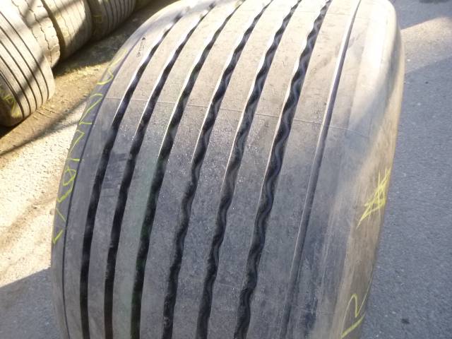 Opona używana 435/50R19,5 Sava BIEŻNIKOWANA
