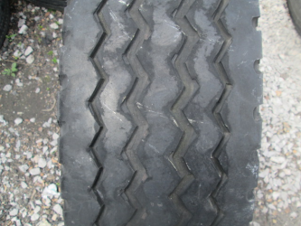 Opona używana 245/70R19.5 Uniroyal R400