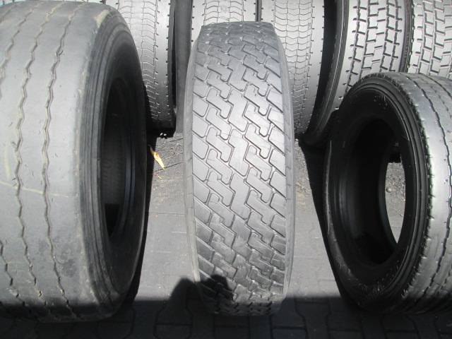 Opona używana 295/80R22,5 Michelin POJEDYŃCZA S