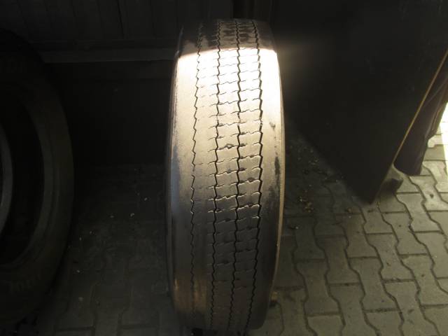 Opona używana 275/70R22,5 Dunlop WZÓR XZU3